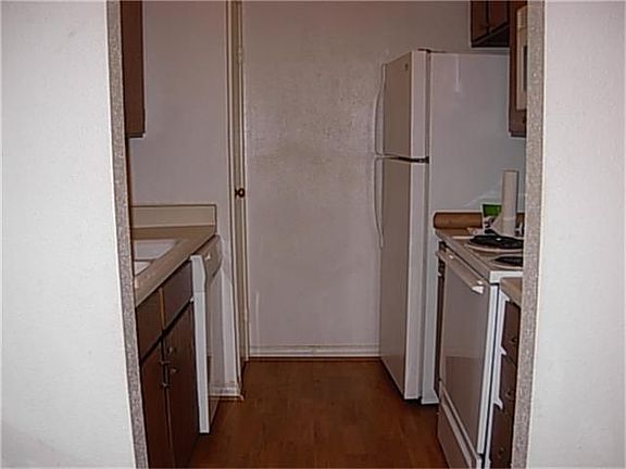 4th image of 12500 Sandpiper Dr APT 16