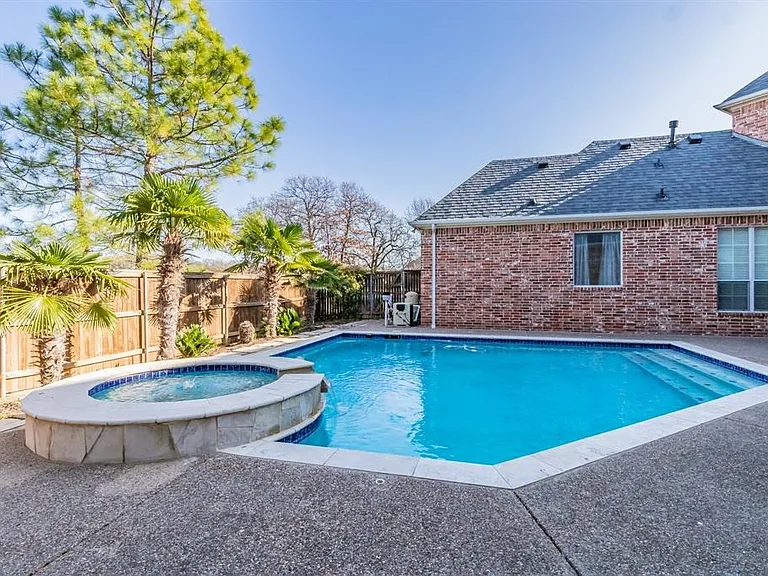 1004 Drake Dr — Photo 4