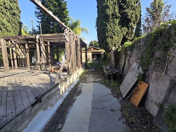 5th image of 10544 Louisiana Ave