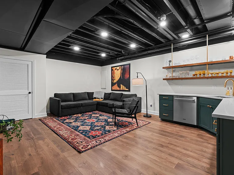 819 Irving Ave — Photo 42