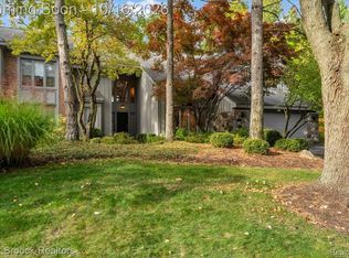 4929 Fairway Ridge Cir, West Bloomfield, MI 48323