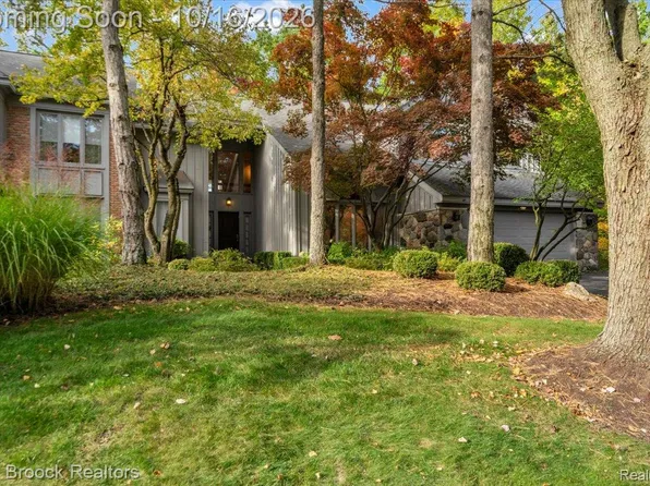 4929 Fairway Ridge Cir, West Bloomfield, MI 48323
