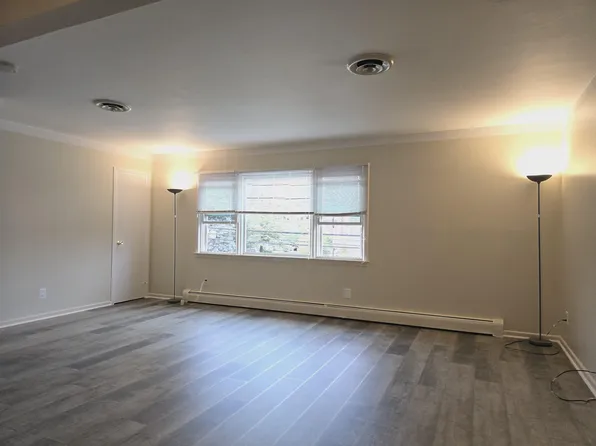 1000 Avenue C image 18 of 19