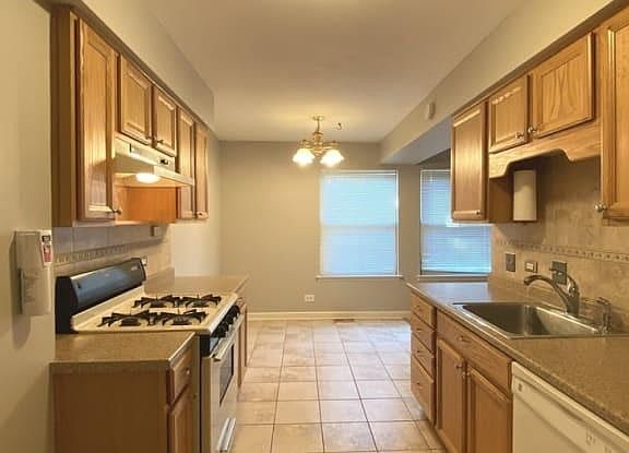 5th image of 132 Brookwood Ct #3