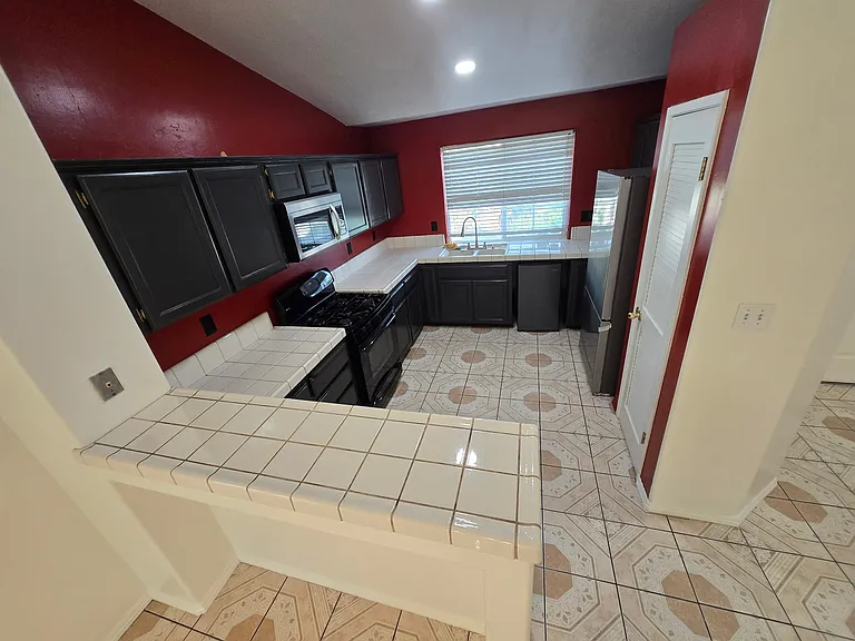 9708 Laurel Park Ave — Photo 4