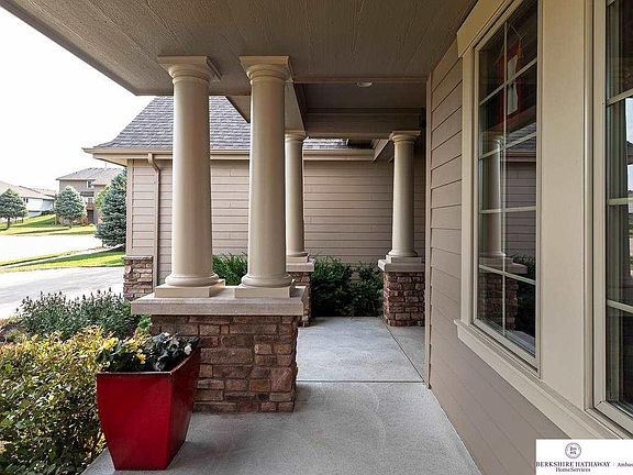 3rd image of 1401 Lake Vista Cir