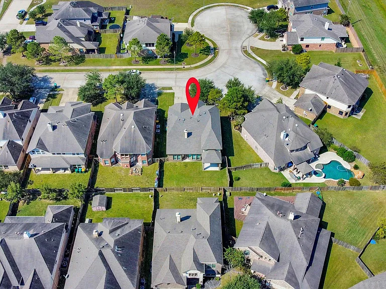 9427 Sapphire Bay Ln — Photo 3