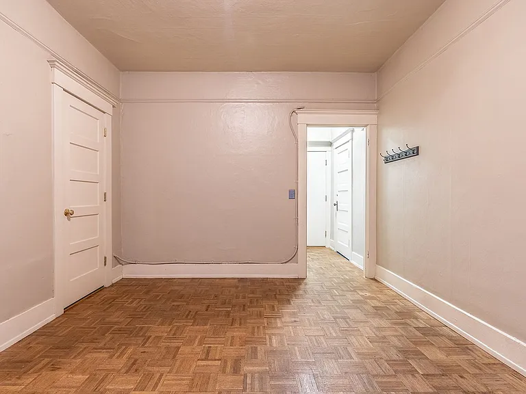 El Mondo Apartments — Photo 7