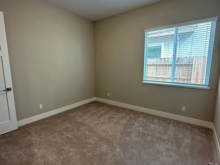 6270 Ottawa St — Photo 23