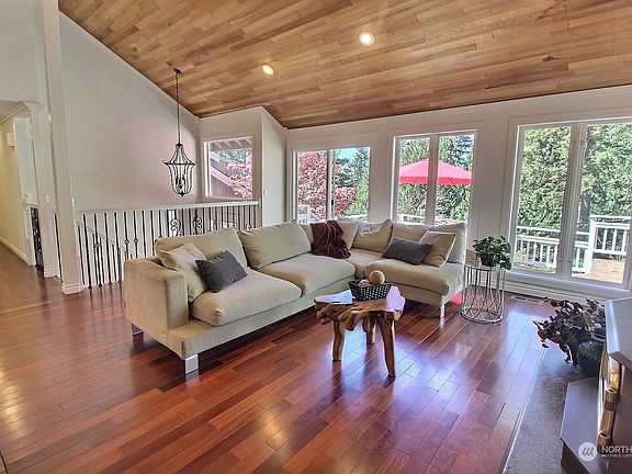 5th image of 20725 NE 3rd Street