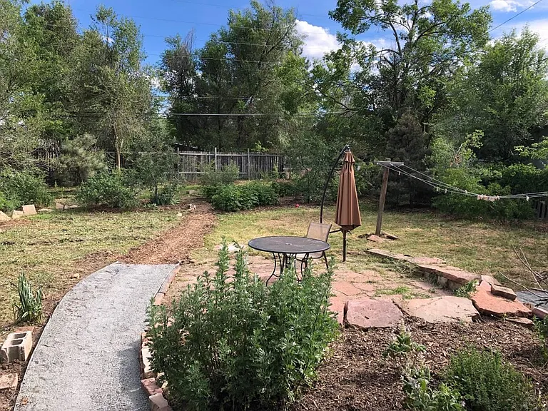 306 E Emma St — Photo 2
