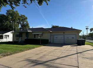 904 N Washington Ave, Hastings, NE 68901