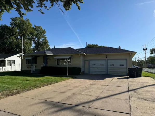 904 N Washington Ave, Hastings, NE 68901