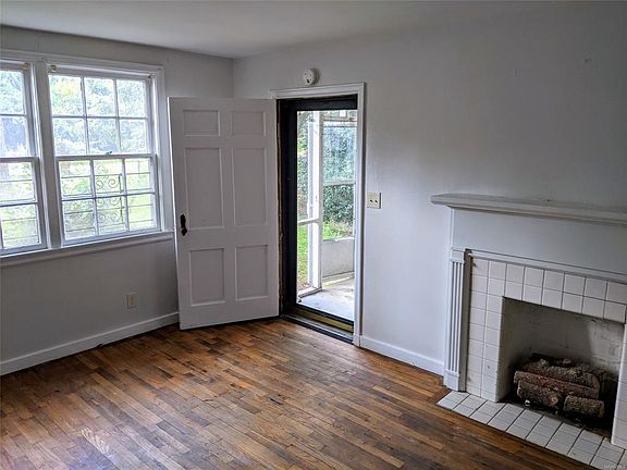 3rd image of 207 Bradley Dr
