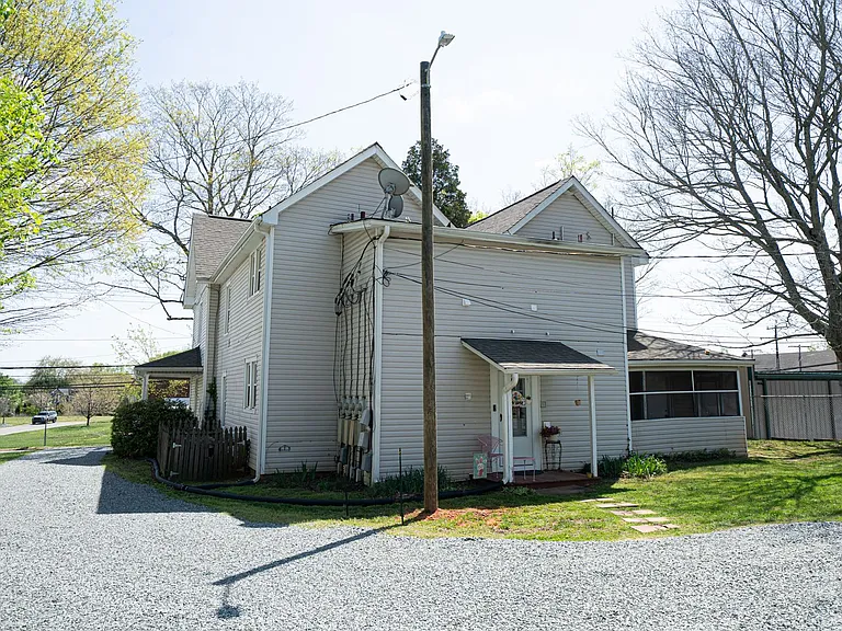 405 N Main St #4 — Photo 3