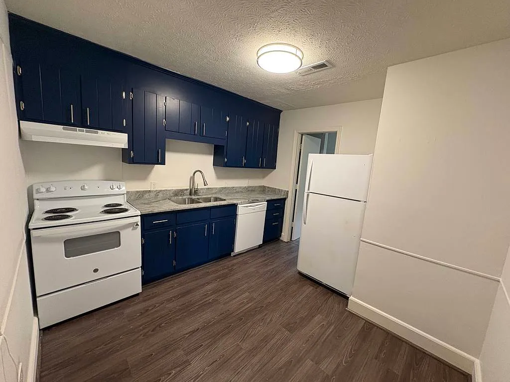 Concord, VA - Renovated 2 Bedroom, 1 Bathroom Second Floor Apartment — Photo 1