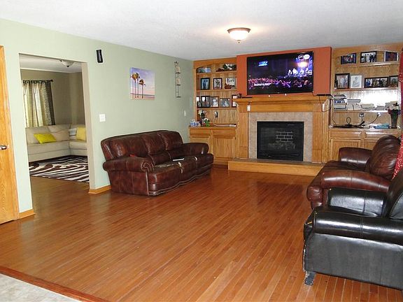 3rd image of 1010 9th Avenue Pl SE