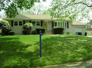 16 Manor Dr, Wayne, NJ 07470