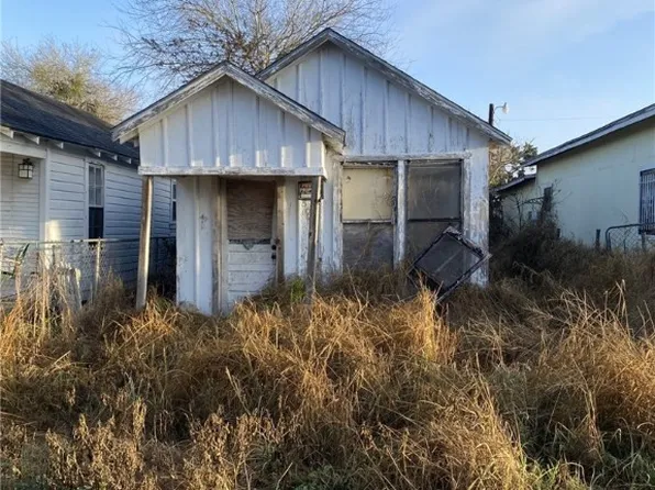 529 W Ave E, Robstown, TX 78380