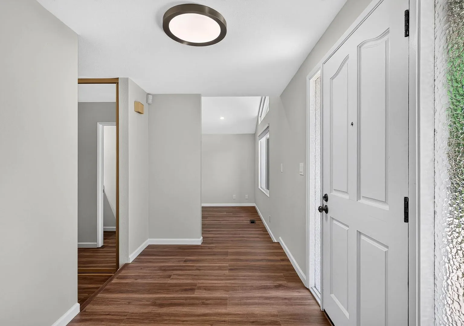 121 Violet Rd — Photo 4
