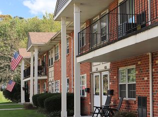 405 Greentree Dr #C-14, East Stroudsburg, PA 18301