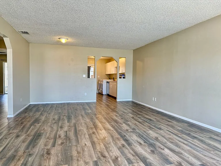 350 Winter Ridge Blvd — Photo 17