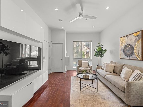 4th image of 2450 Frankford Ave #A