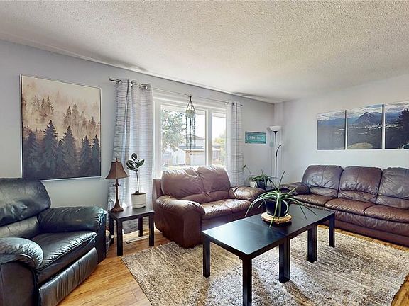 5th image of 109 Eden St