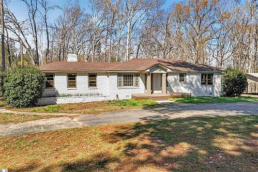 2nd image of 612 Skippers Lodge Rd