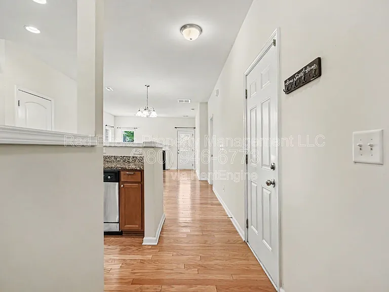 10420 Benfield Rd — Photo 10