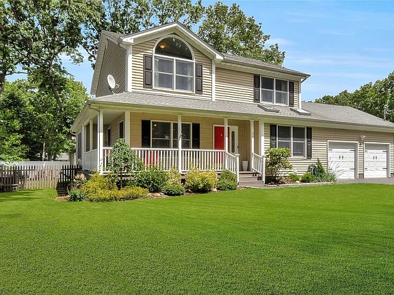 2nd image of 38 Brookhaven Blvd