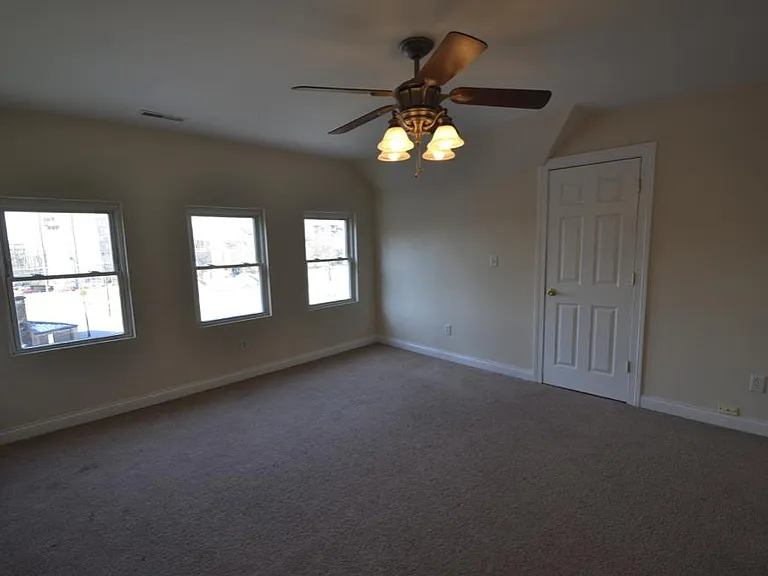 2542 Reading Rd #2 — Photo 10