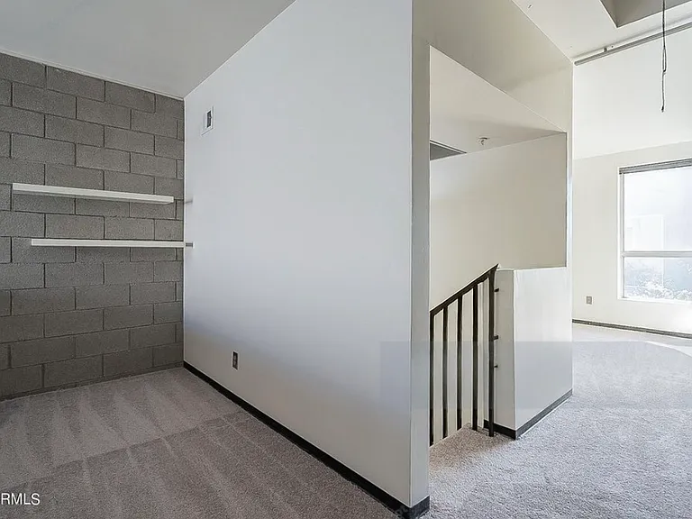 537 E Willetta St #6 — Photo 5