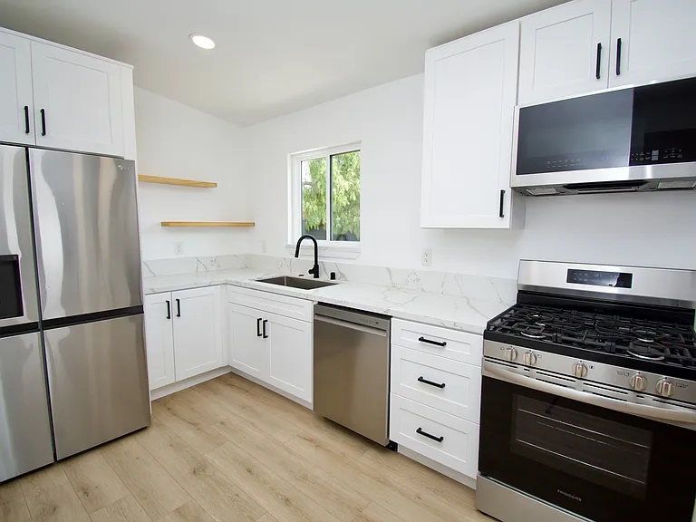 820 Iris Ave #1 — Photo 5