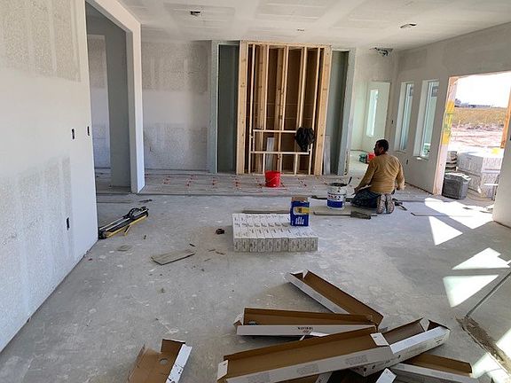 3rd image of 369 N McIntyre Dr