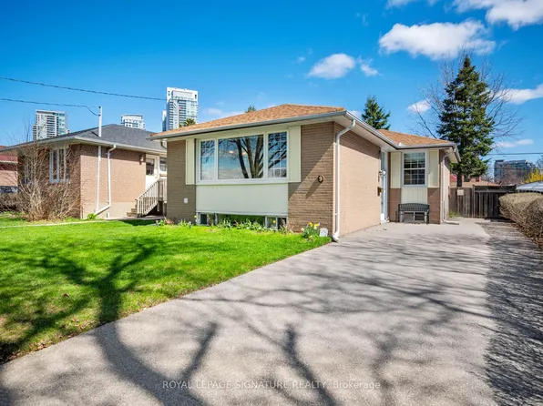 9 Wincrest Dr, Toronto, ON M1P 4J3