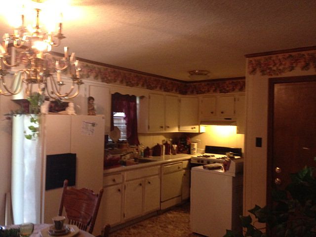 2nd image of 146 Spruce St