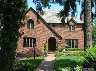 71 Rockcrest Rd, Manhasset, NY 11030