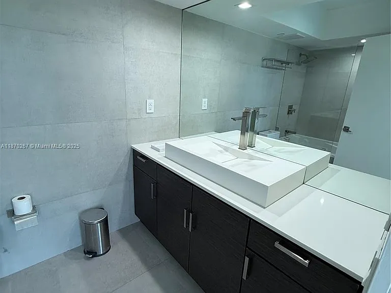 5900 Collins Ave #705 — Photo 11