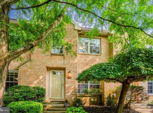 17 Rampart Dr, Wayne, PA 19087