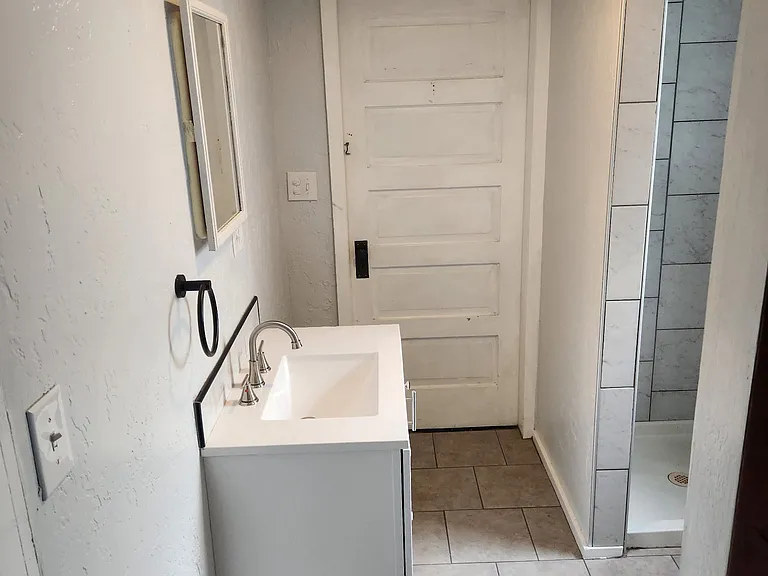 225 W Apache St — Photo 12