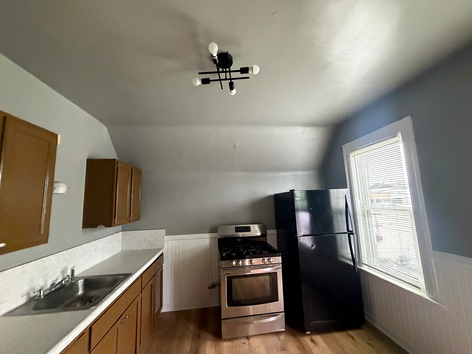 2 bed, 1100 sqft, $995 — Photo 2