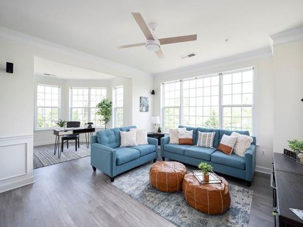621 Cobblestone Cir UNIT 211