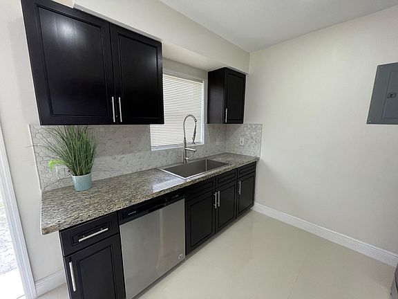 5th image of 1007 NW 10th Place