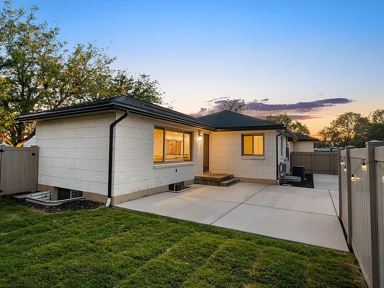 2311 E Delia Dr #R — Photo 24