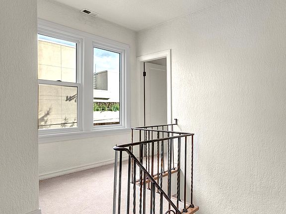 5th image of 2039 Waverly Pl N