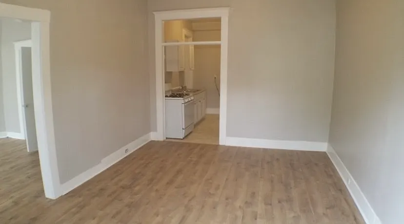 1138 W Ashby Pl — Photo 4