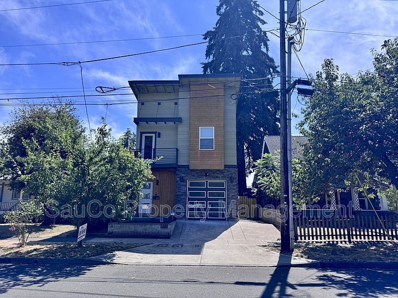 1st image of 832 SE Cedar St