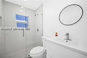 1301 Sharar Ave — Photo 5