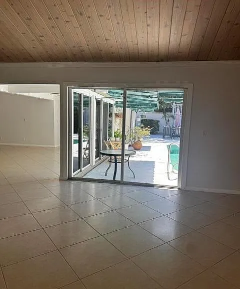 112 E Coral Fish Ln — Photo 2